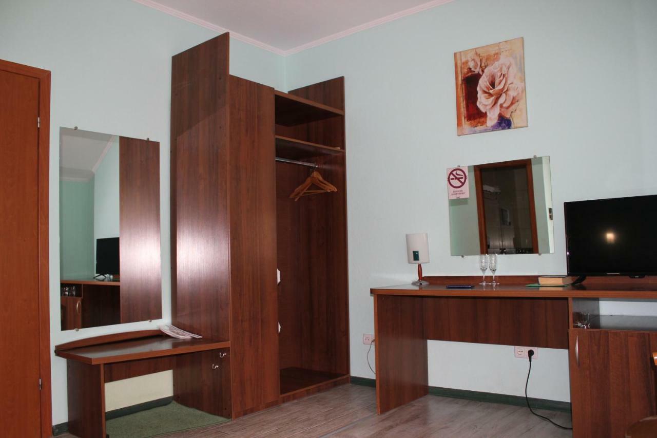 Inn Gusi Project Hotel Mariupol Luaran gambar